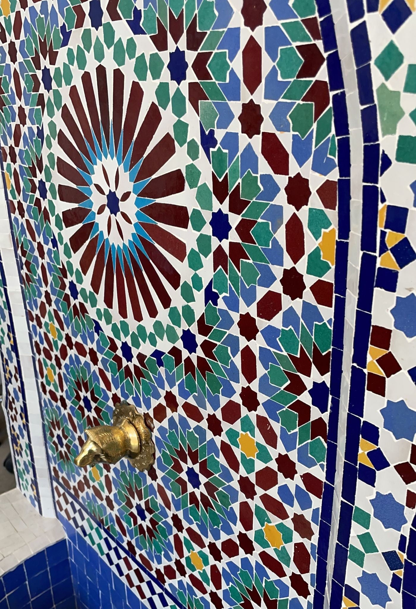 Fuente de Terraza o Jardin Mosaico Morisco - Azulejo Andalusí - Modelo Yanhani