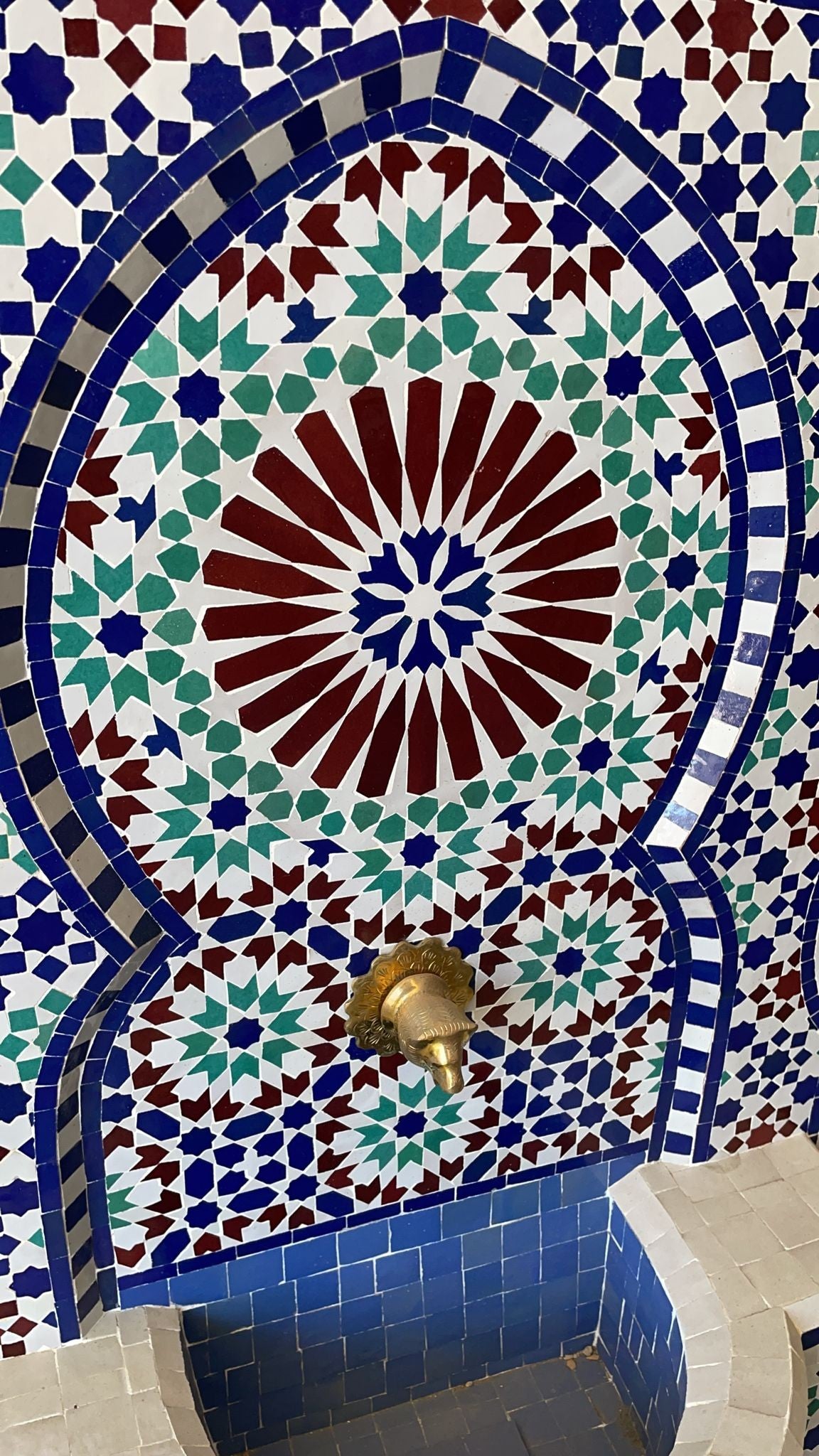 Fuente de Terraza o Jardin Mosaico Morisco - Azulejo Andalusí - Modelo Yanhani