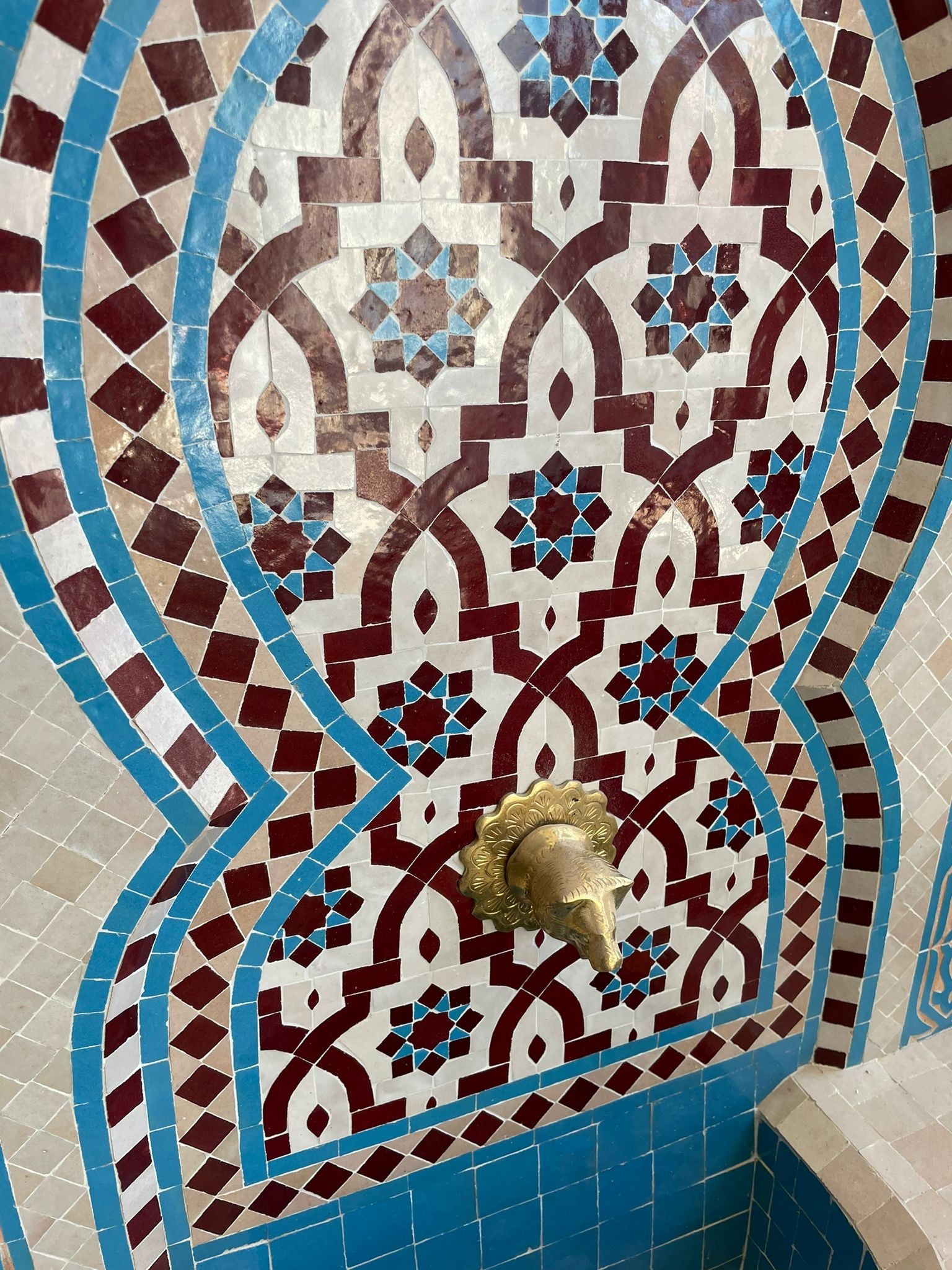 Fuente de Terraza o Jardin Mosaico Morisco - Azulejo Andalusí - Modelo Alcaicería