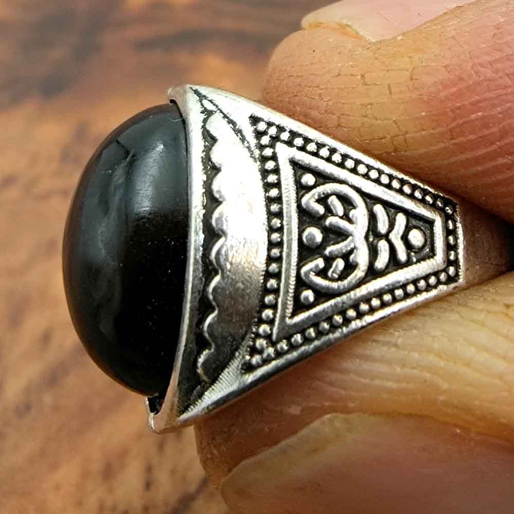 Anillo Unisex Aleación Inox - Piedra Negra - Estilo Medieval Gótico - Modelo Khamsa Ashra Aswad