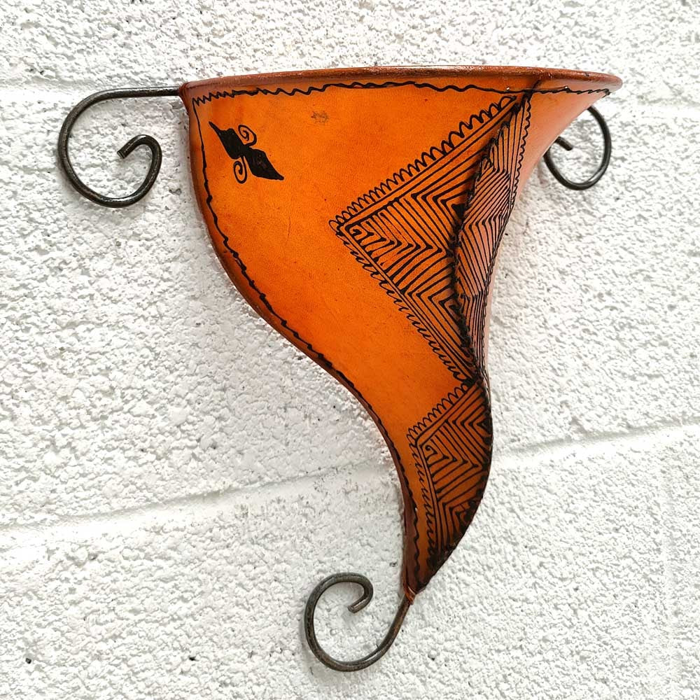 Aplique Pantalla de Piel pintado con Henna - Decoración Andalusí - Artesanía Marroquí - Modelo Bortukal