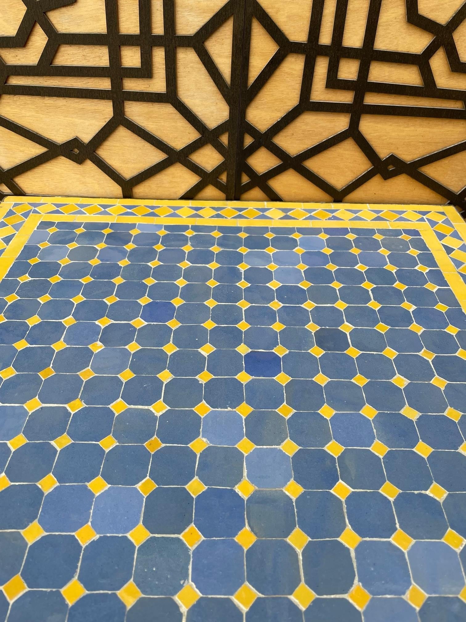 MESA DE MOSÁICO JARDIN TERRAZA PATIO - CUADRADA - ZELLIGE- AZULEJOS FEZ - MODELO AGADIR