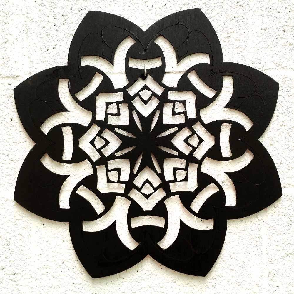 Cuadro Decorativo Celosía Madera Negro Satinado - Decoración Celta - Corte Láser - Modelo Fasayfisa- 50 x 50 cm