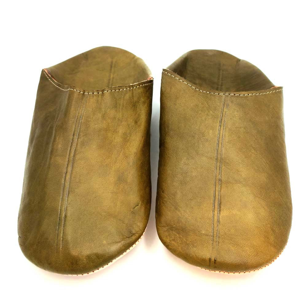 Babucha Zapatilla Andar por Casa Estilo Árabe - 100% Cuero - Color Verde Militar - Artesanía Marroquí - Modelo Darun