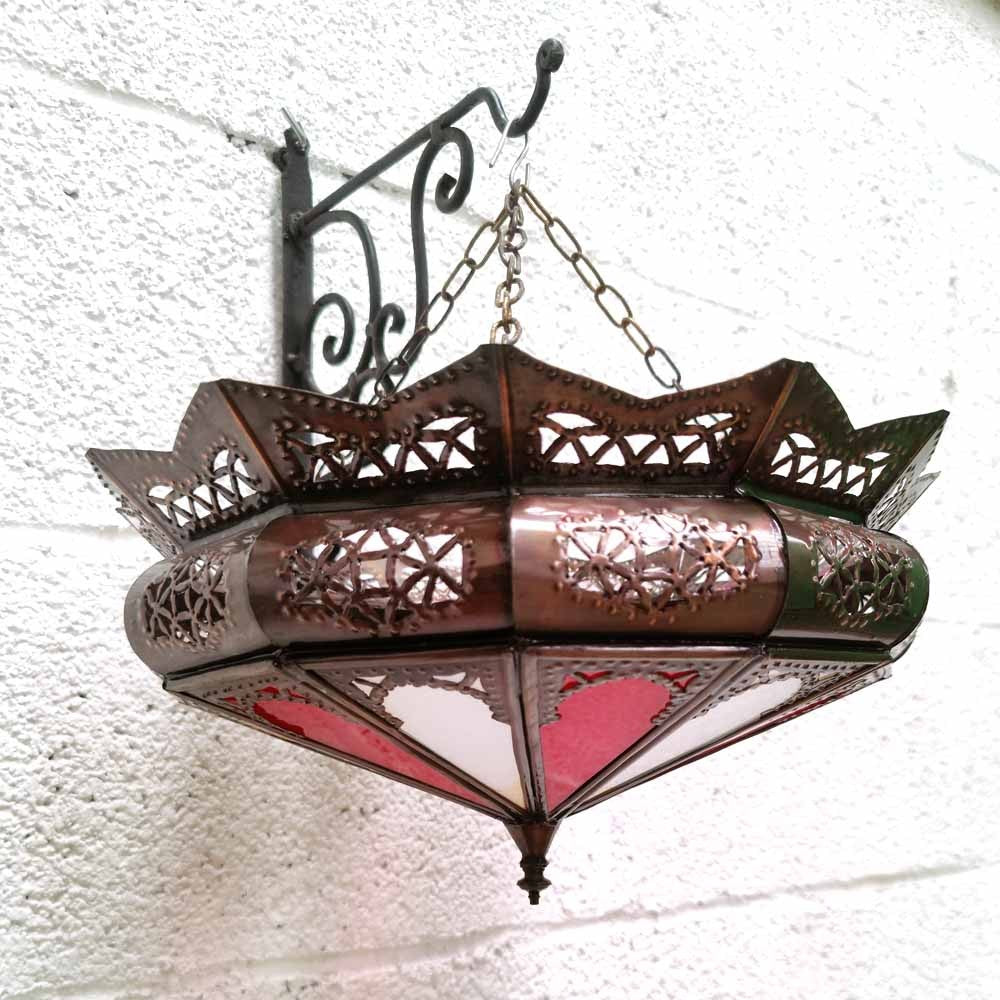 Plafón Lampara Rojo de Techo Chapa Calada y Cristal Decoración Marroquí Estilo Andalusí Modelo Al'aqhuan