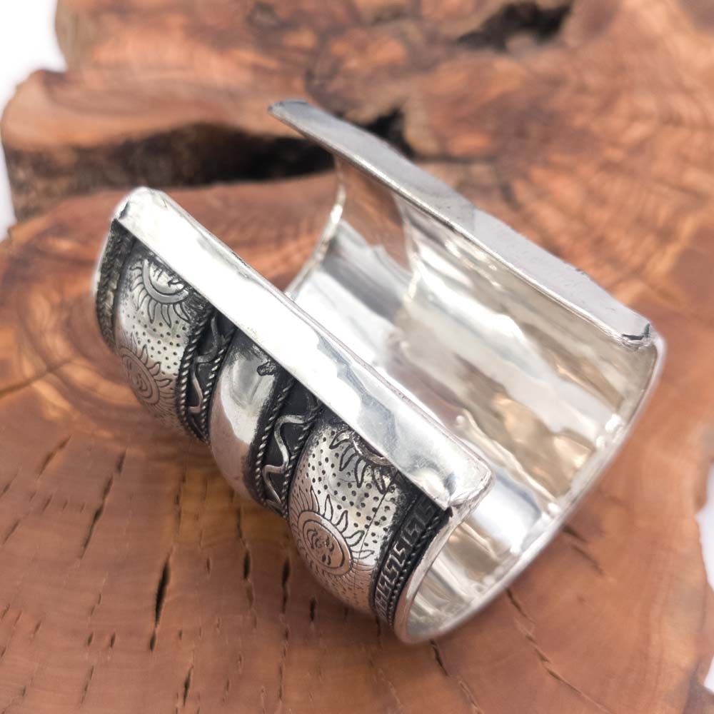 Brazalete de Metal Artesanía India Estilo Mandala Sol Tibetano