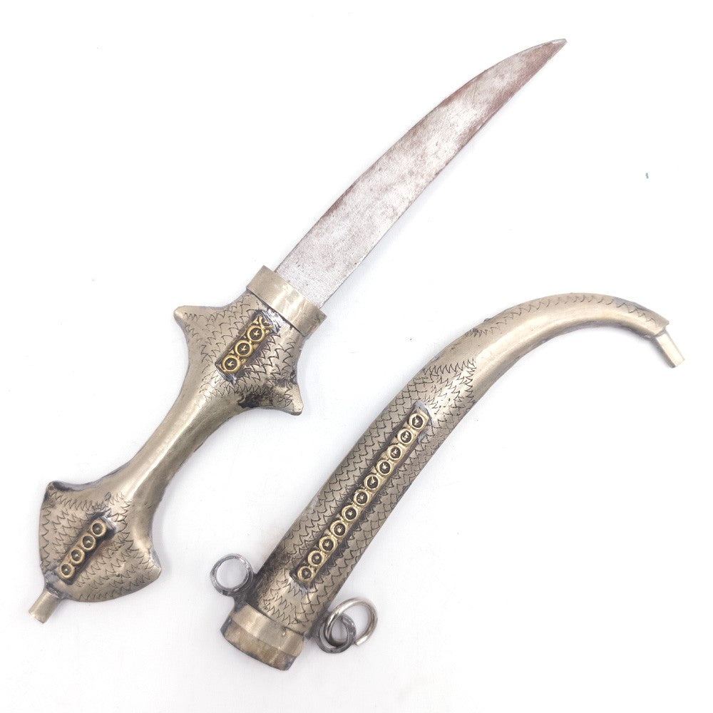 Daga o Puñal Estilo Árabe Artesanía Marroquí Ornamental Alpaca Repujada Modelo Althuqub