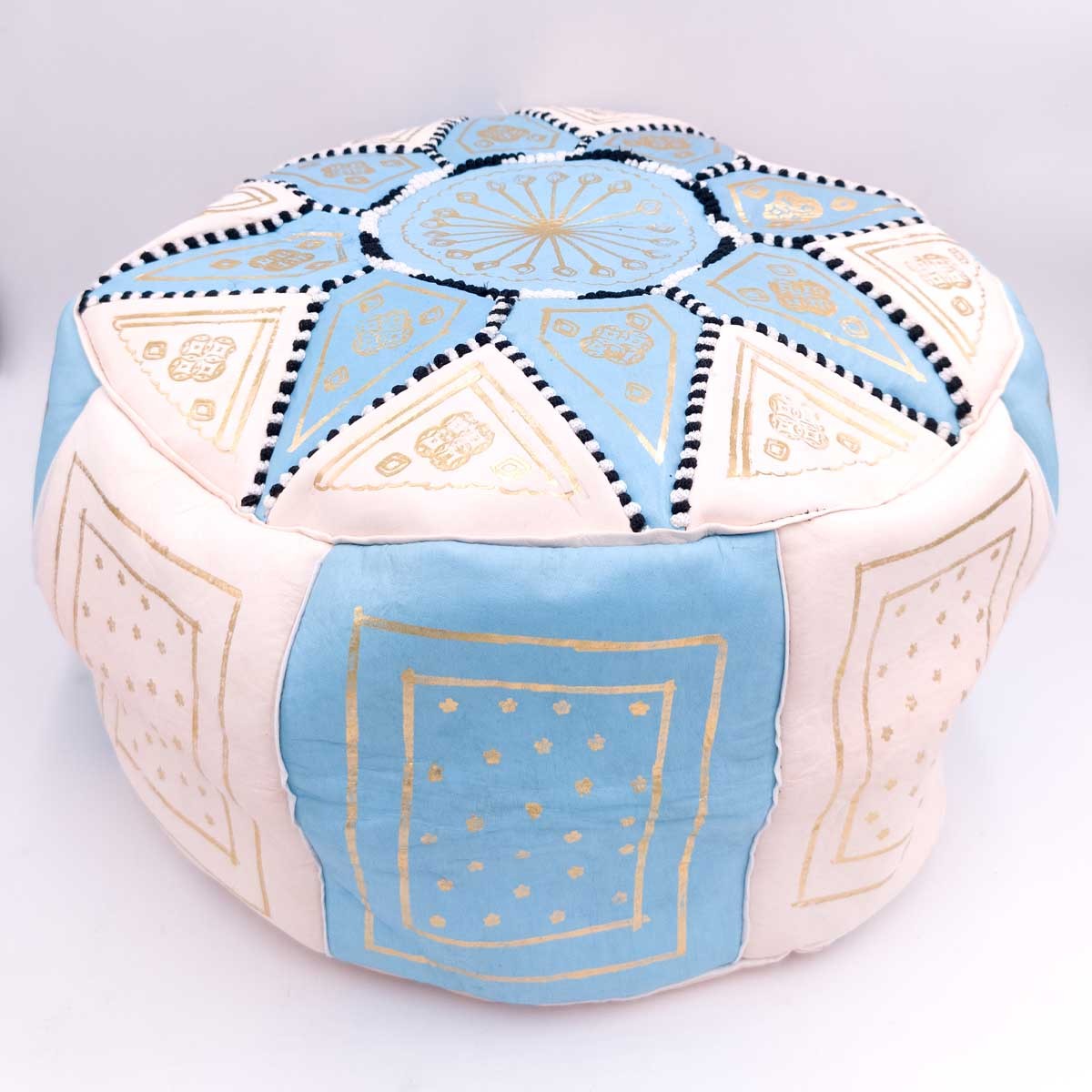 Puff Árabe Cuero 100% - Azul Cielo Artesanía Marroquí - Modelo Laun Samawi