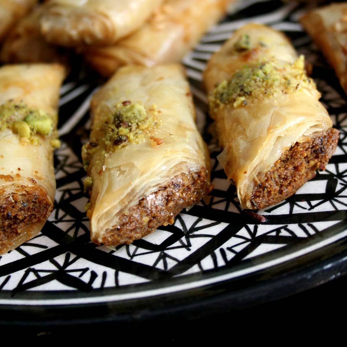 Pack Pasteles Mini Árabes Frutos Secos y Miel 15 unidades Surtidas Vegetariano