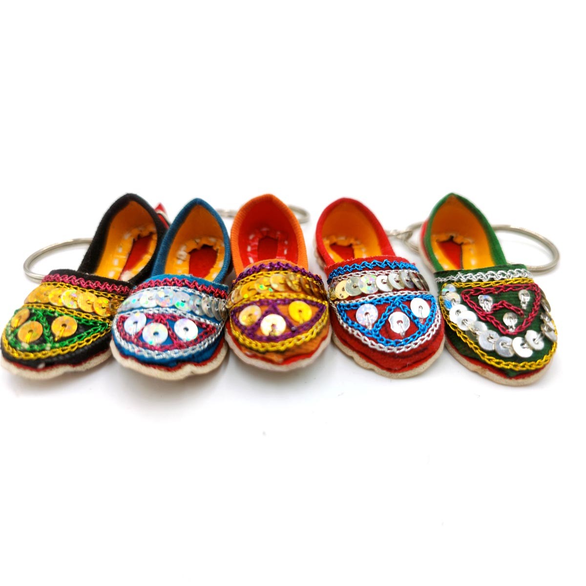 Llavero Artesanal en Forma de Zapato Tradicional Pakistaní - Colores Variados | Recuerdo Exquisito de la Cultura Pakistaní