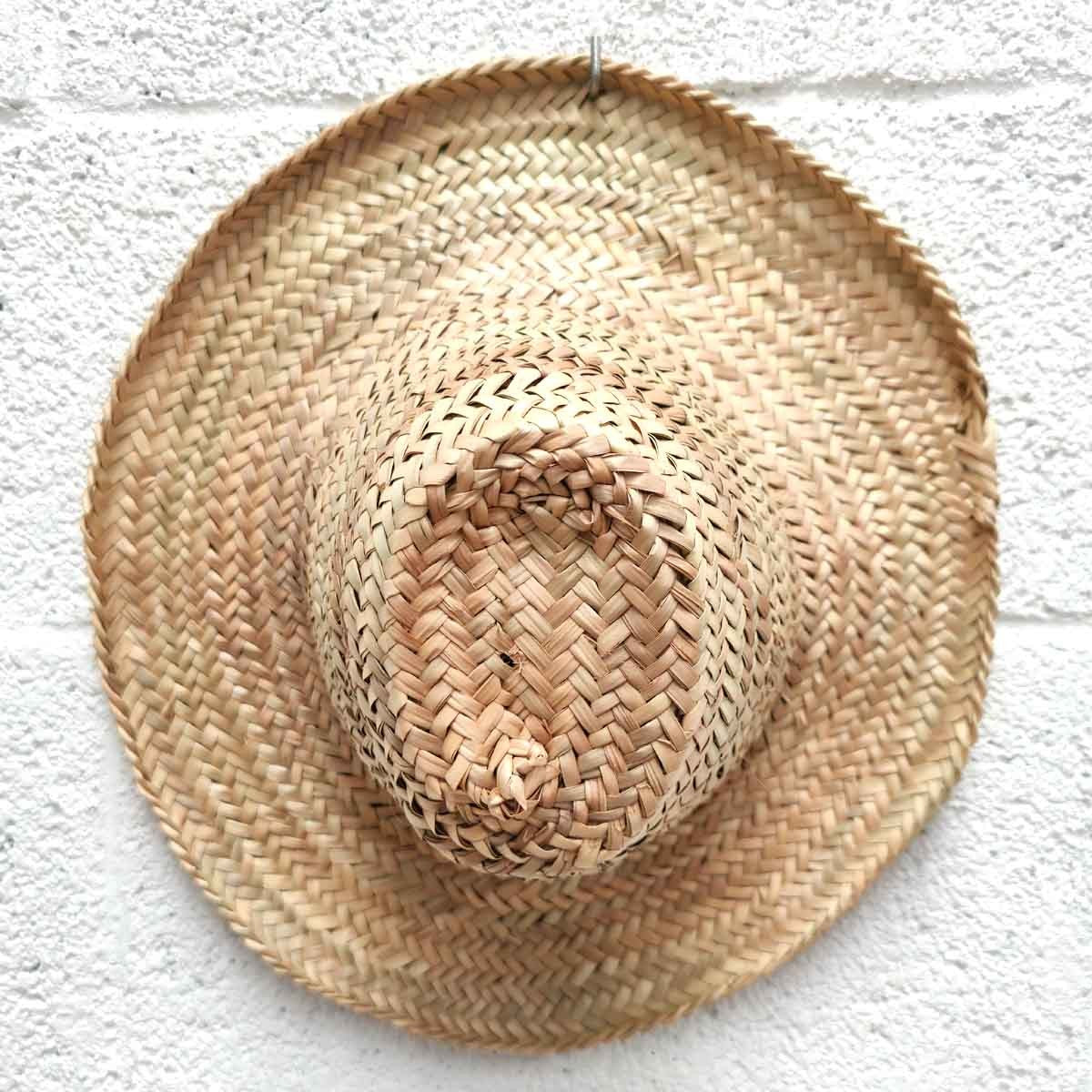 Gorro de Esparto con Estilo Vaquero: Elegancia Rústica para tus Aventuras en la Naturaleza