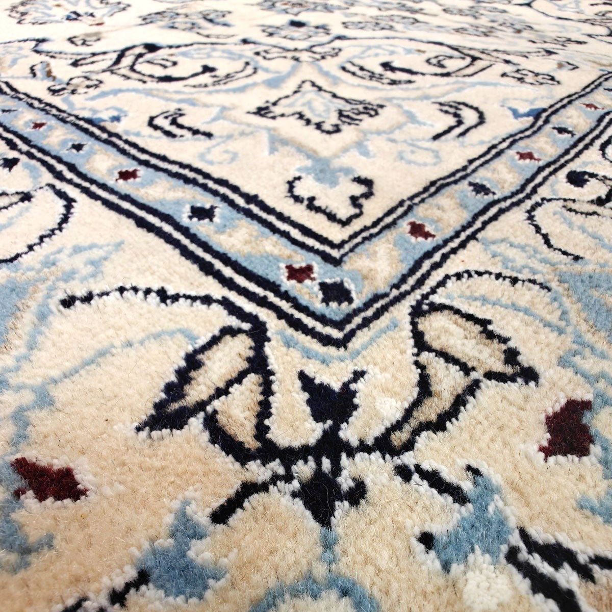 Alfombra Persa Nain Tabas - Diseño Golestan Floral - 204x125 cm