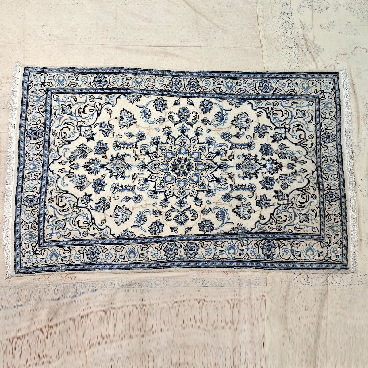 Alfombra Persa Nain Tabas - Diseño Golestan Floral - 204x125 cm