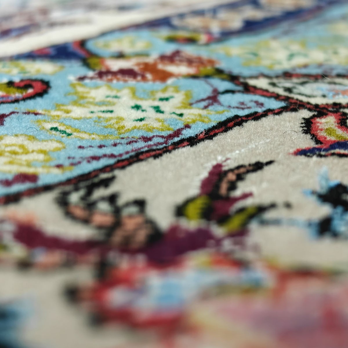 Alfombra Persa Isfahan Firmada por el Maestro Taryak Chi - Diseño Exclusivo - 138x220 cm