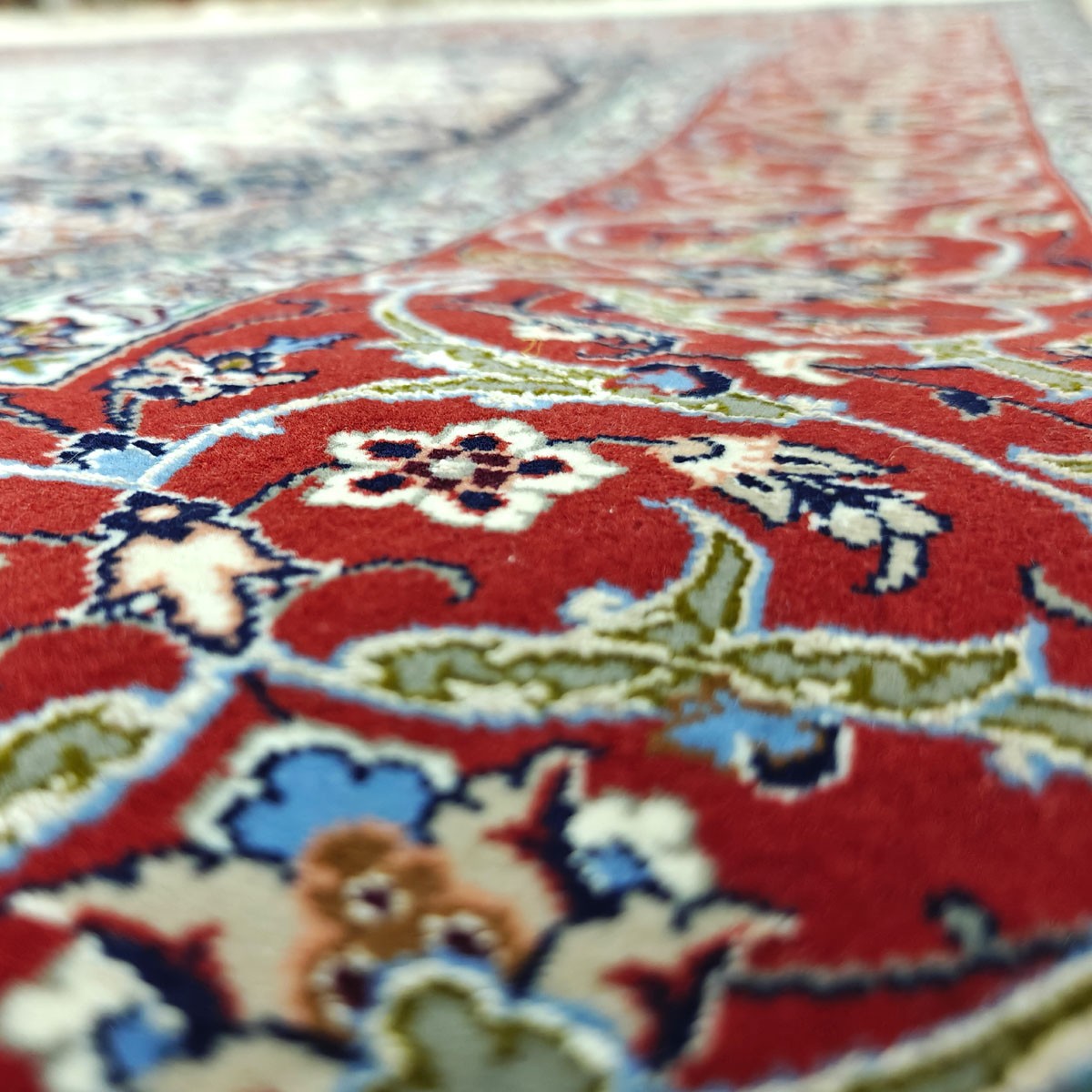 Alfombra Persa Isfahan Firmada por el Maestro Hussein Daveri - 228x147 cm