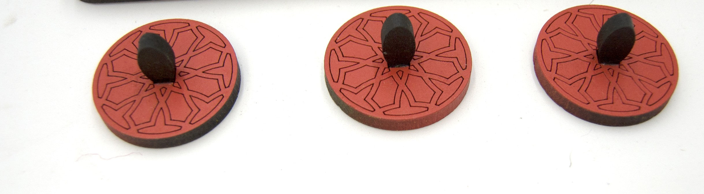 Juego de Tres en Raya con Fichas de Celosía Árabe