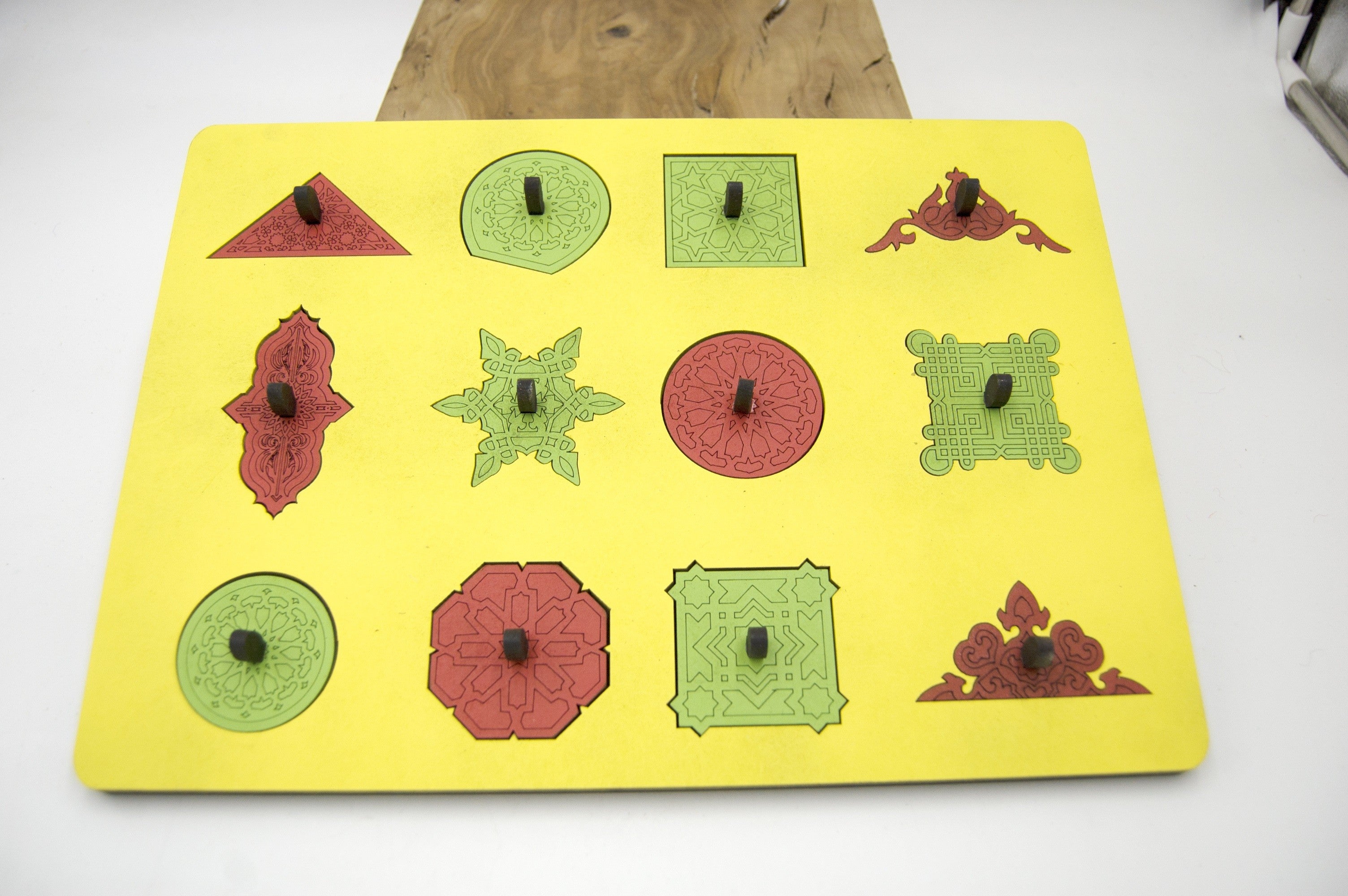 Puzzle con 12 Piezas de Celosía Árabe