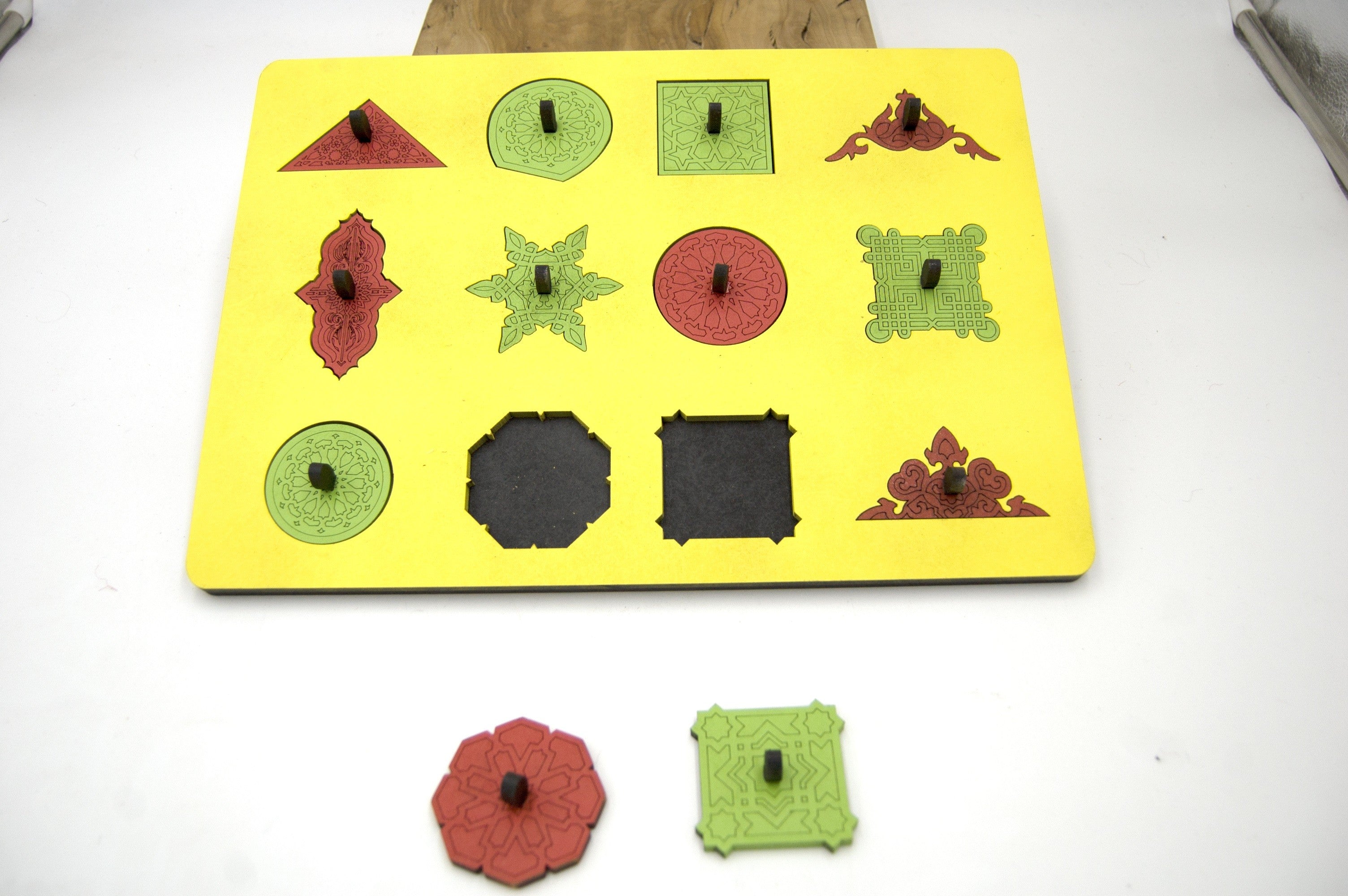 Puzzle con 12 Piezas de Celosía Árabe