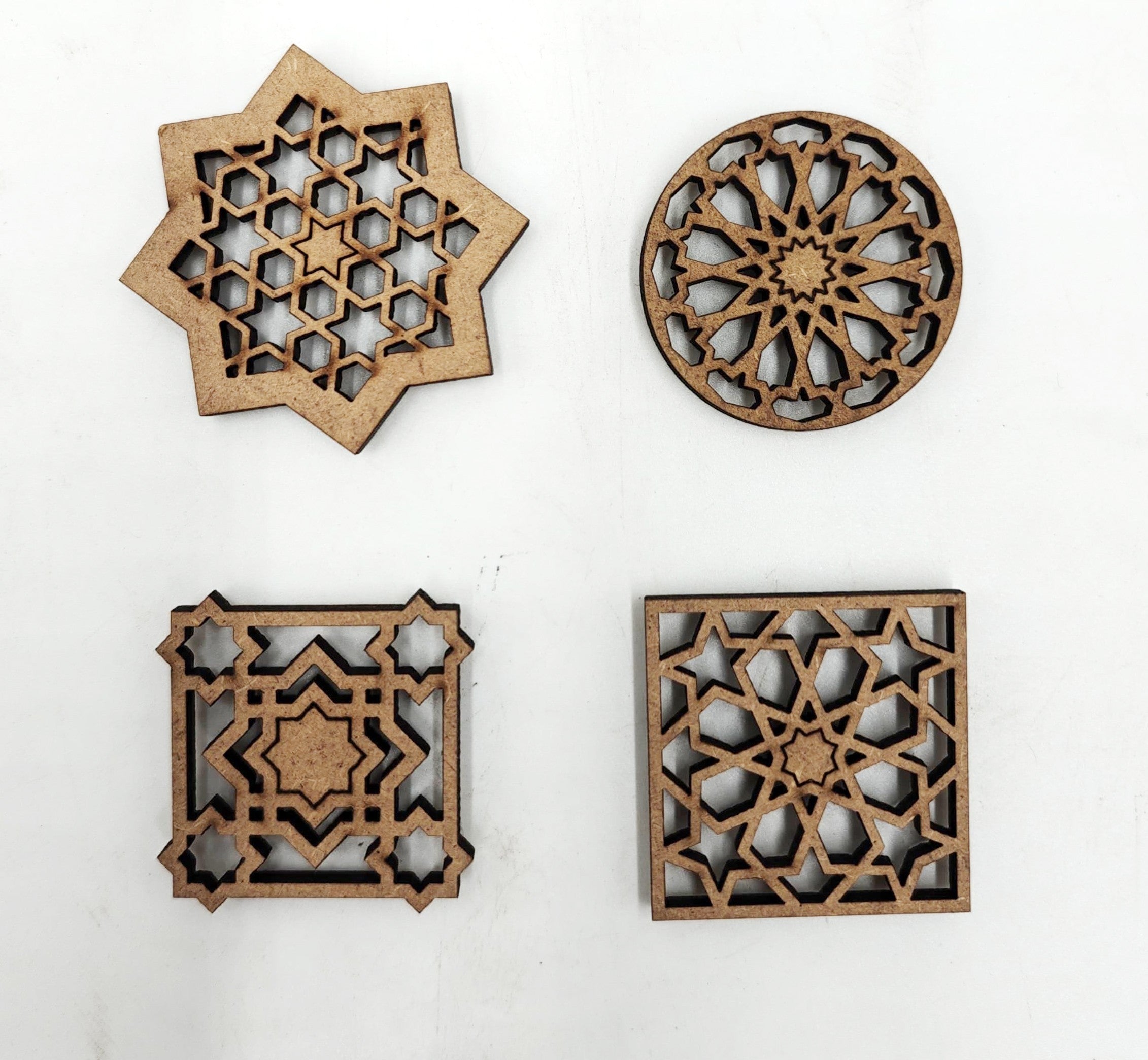 Imán de Nevera Artesanal - Diseño Geométrico Andalusí Inspirado en la Alhambra