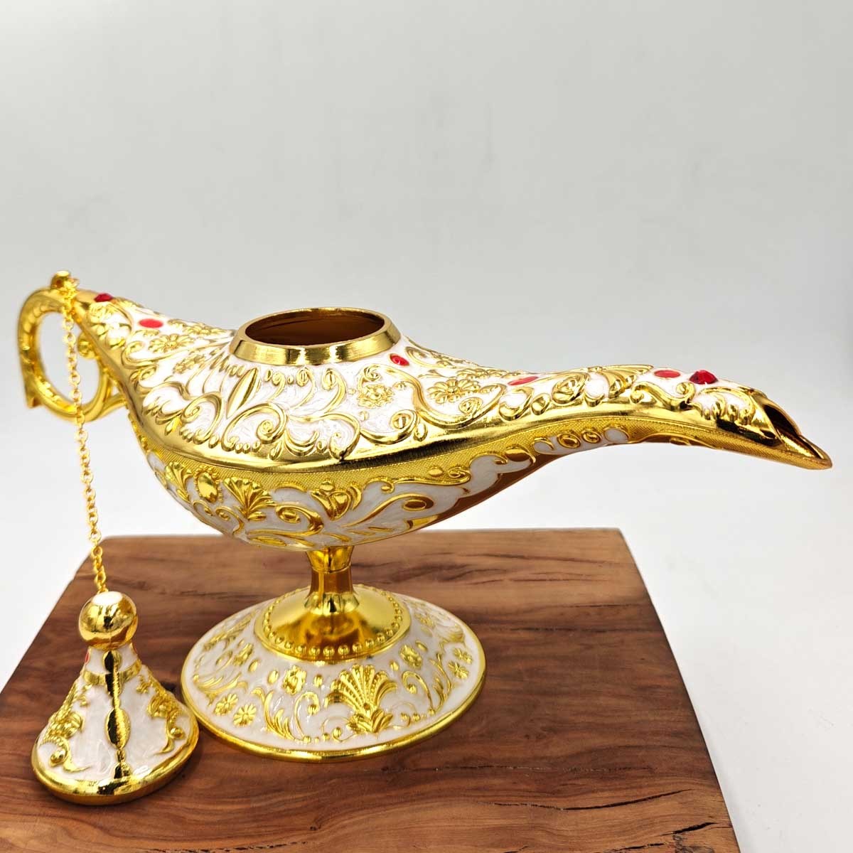 Lámpara Vintage Aladino Blanco y Dorado - Metal Inoxidable - Modelo Farha