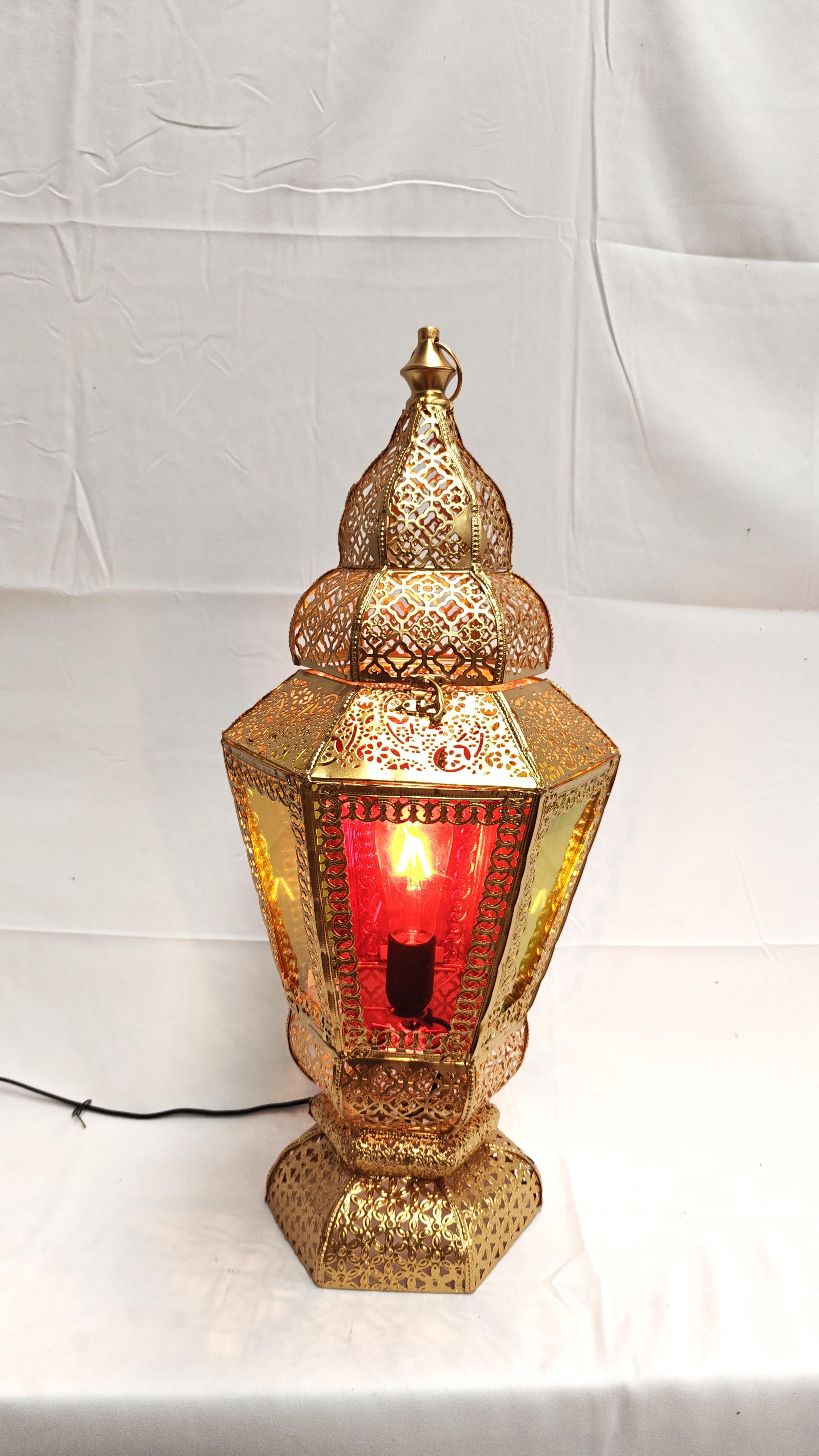 Lámpara Farol de Pie Dorada - Pantalla de Cristal Multicolor - Modelo Fanusi