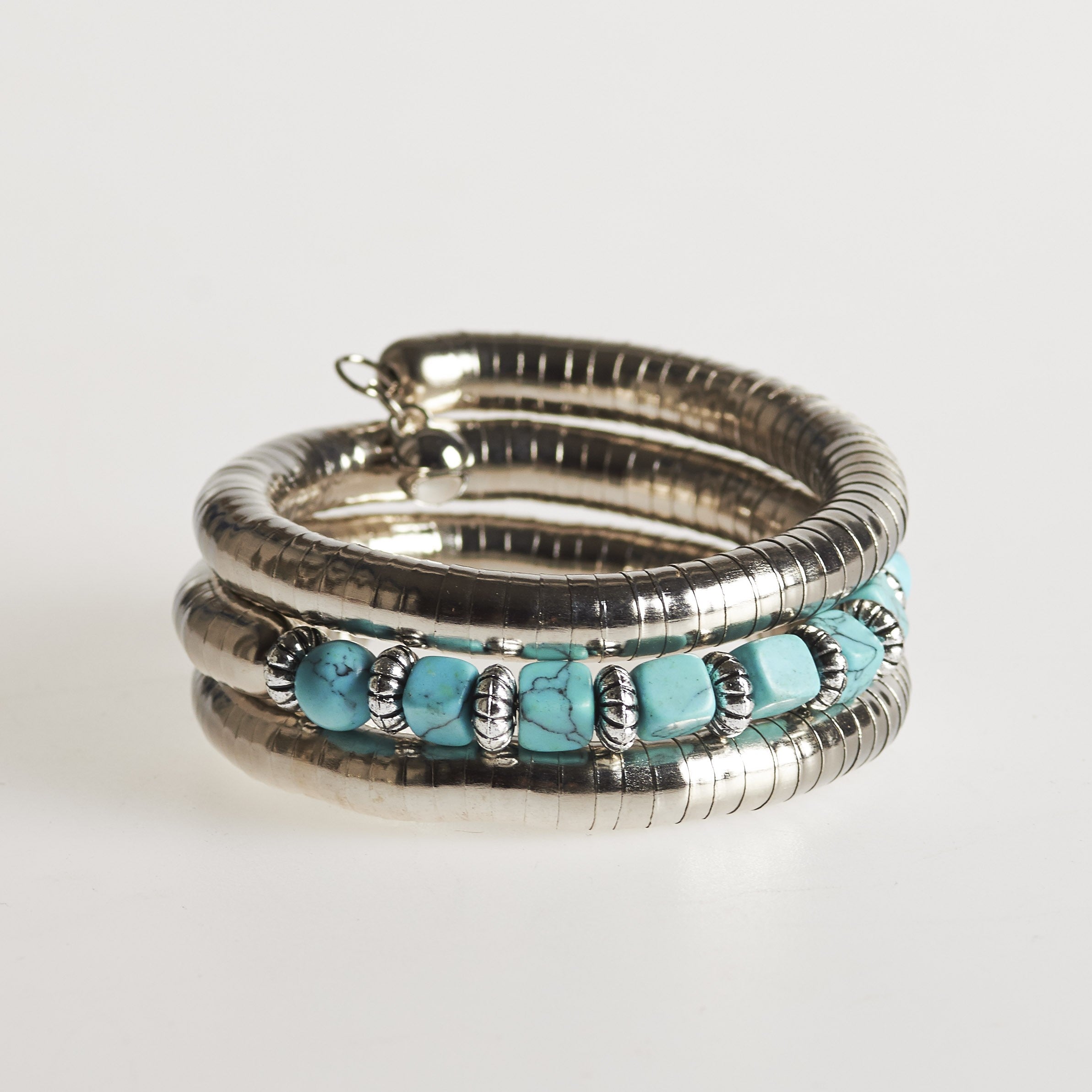 Pulsera espiral plateada - piedrecitas varios colores