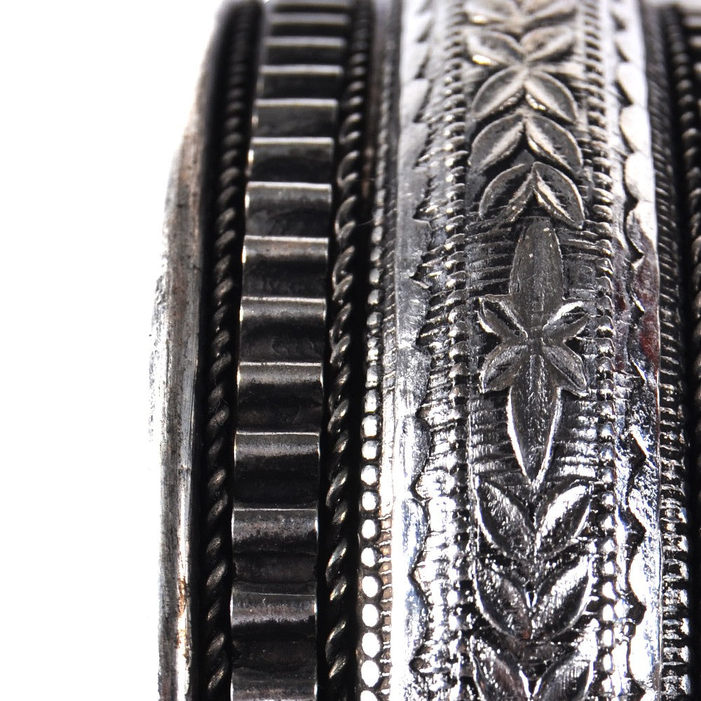 Brazalete Plateado Línea Floral - NOVEDAD