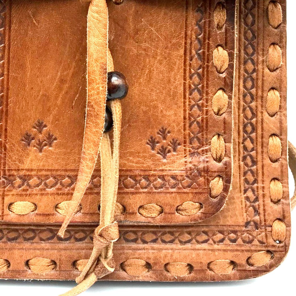 Bolsito Cuero Modelo Agadez - 2 Bolsillos - Cuero Repujado