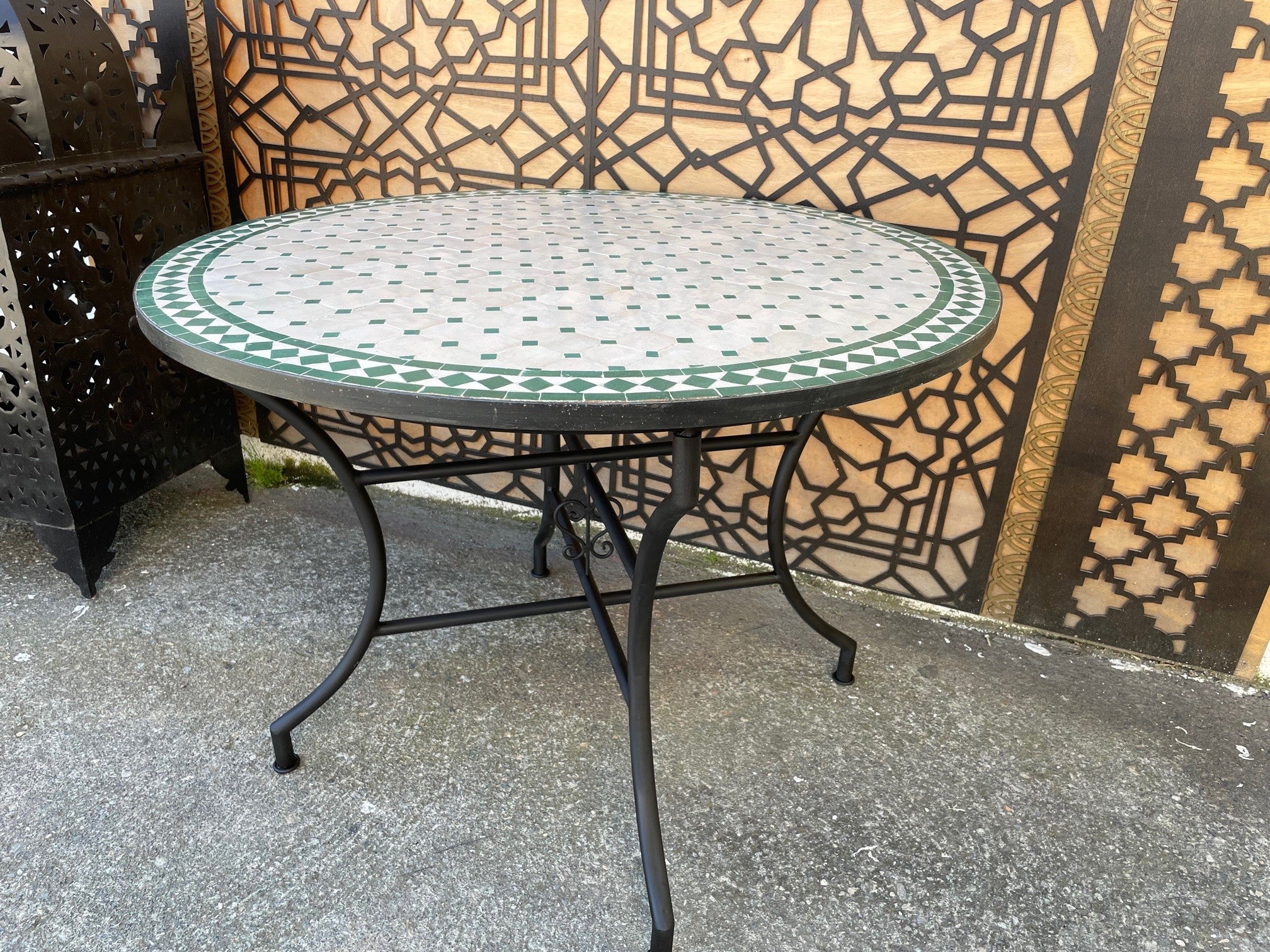 Mesa de Mosáico - Redonda VERDE - Azulejos Fez - Modelo AKHDAR MUDAWAR