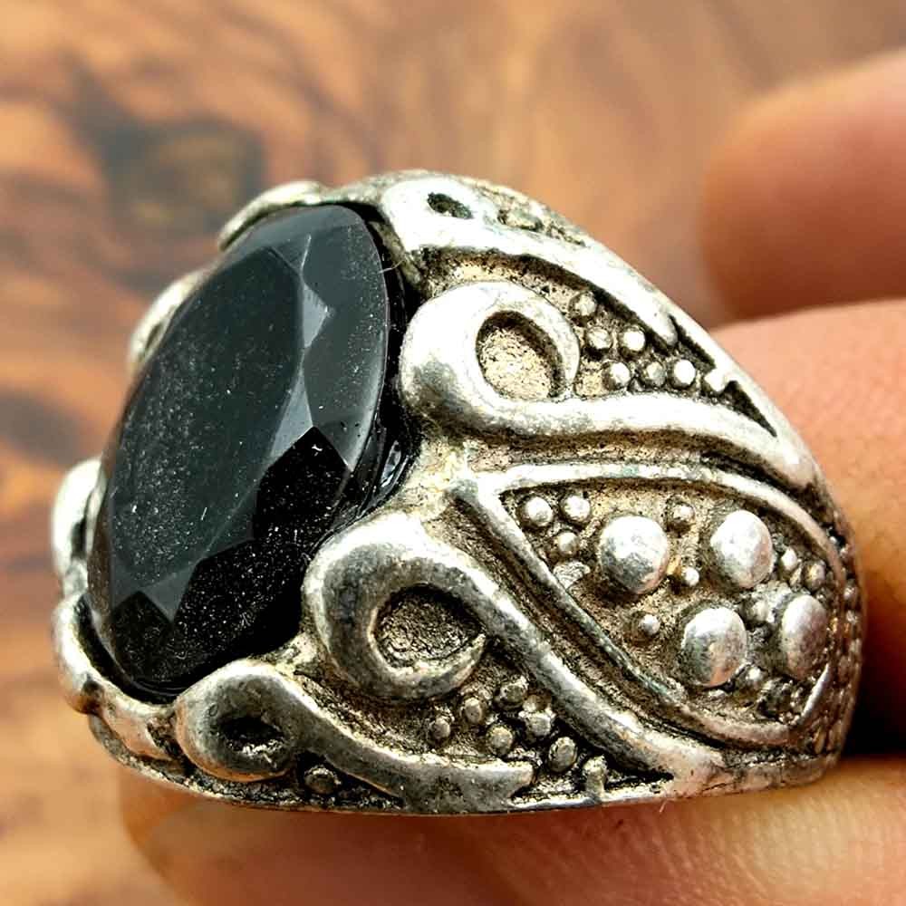 Anillo Unisex Aleación Inox - Piedra Negra - Estilo Medieval Gótico - Modelo Khamsa Ashrin Ahmar