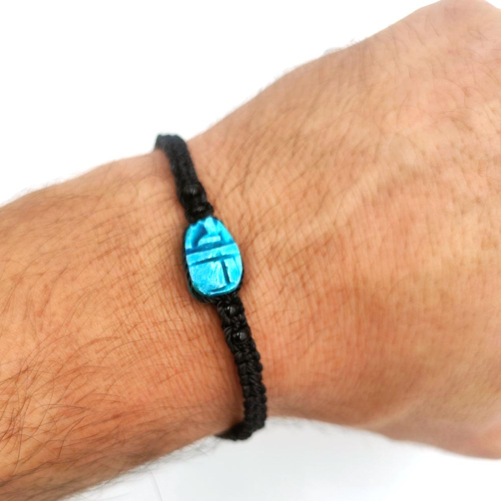 Pulsera de Macrame con Escarabajo Egipcio Azul de Piedra Cerámica Artesanía Egipcia