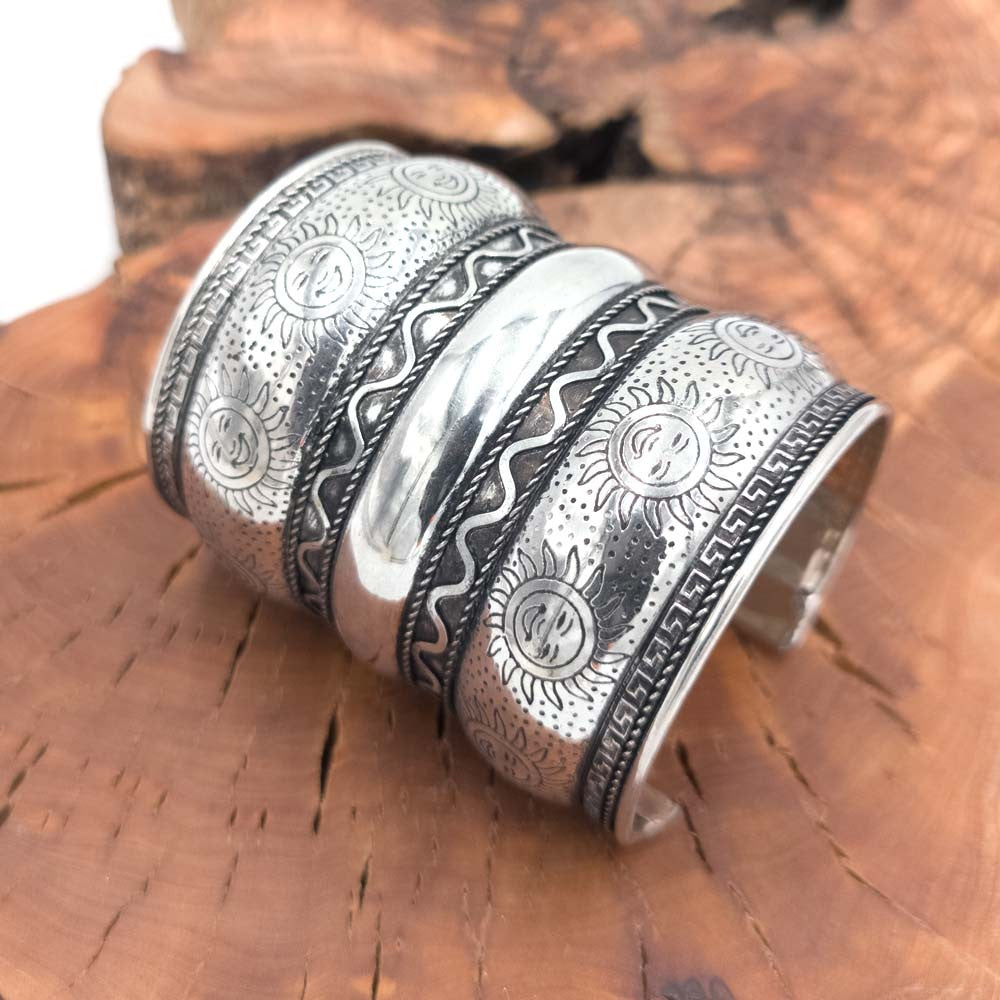 Brazalete de Metal Artesanía India Estilo Mandala Sol Tibetano
