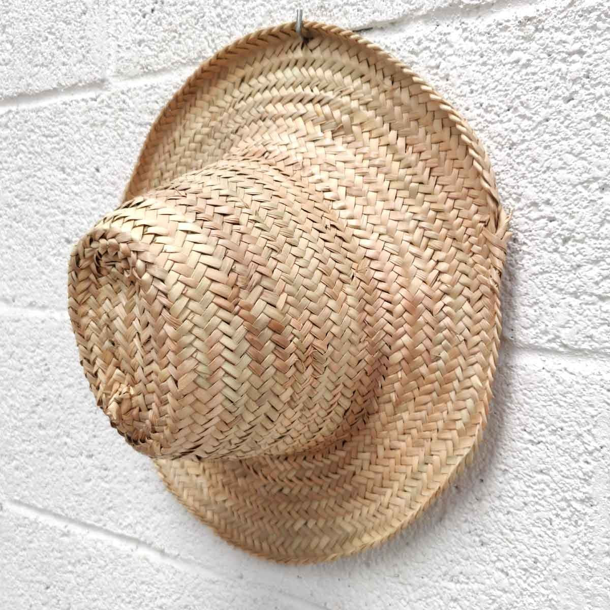 Gorro de Esparto con Estilo Vaquero: Elegancia Rústica para tus Aventuras en la Naturaleza