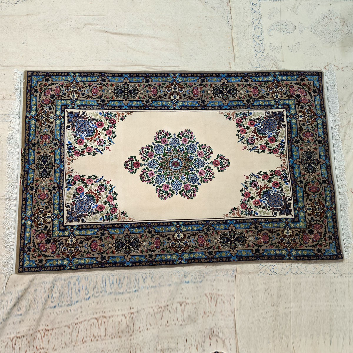 Alfombra Persa Isfahan Firmada por el Maestro Taryak Chi - Diseño Exclusivo - 138x220 cm