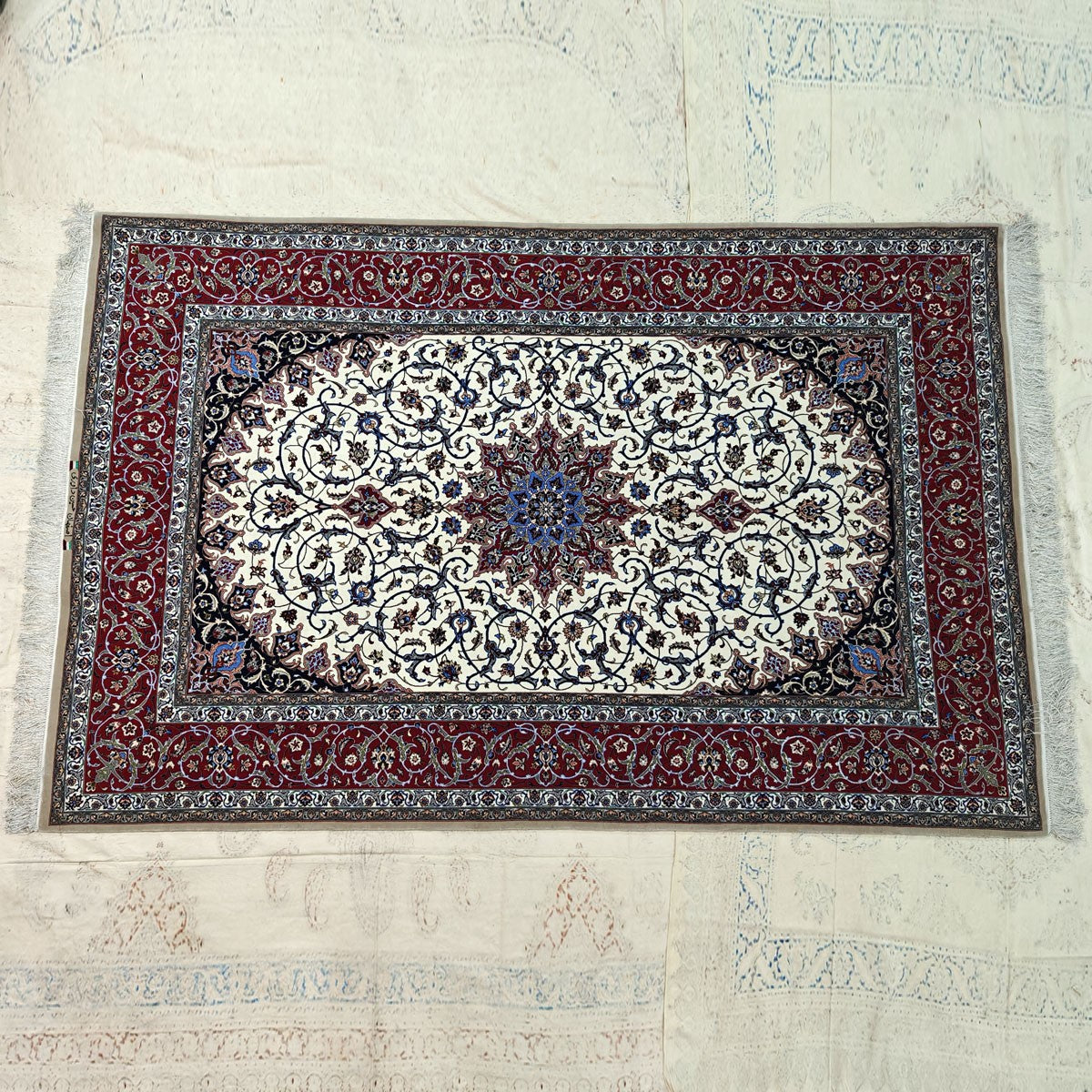 Alfombra Persa Isfahan Firmada por el Maestro Hussein Daveri - 228x147 cm