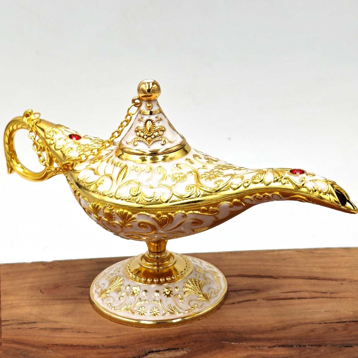 Lámpara Vintage Aladino Blanco y Dorado - Metal Inoxidable - Modelo Farha