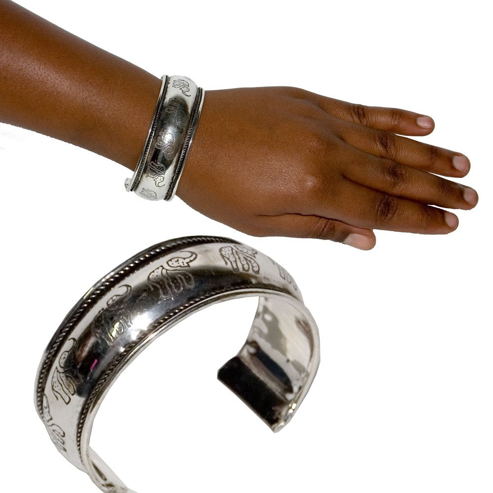 Brazalete Plateado - Grabado Elefantes - Alpaca