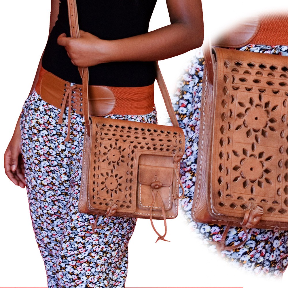 Bolso Artesanal Cuero - Diseño Calado Floral - 3 Bolsillos