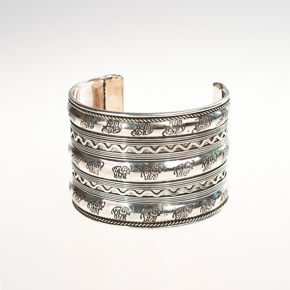 Brazalete Ancho Plateado - Elefantes - Grabado y Relieves