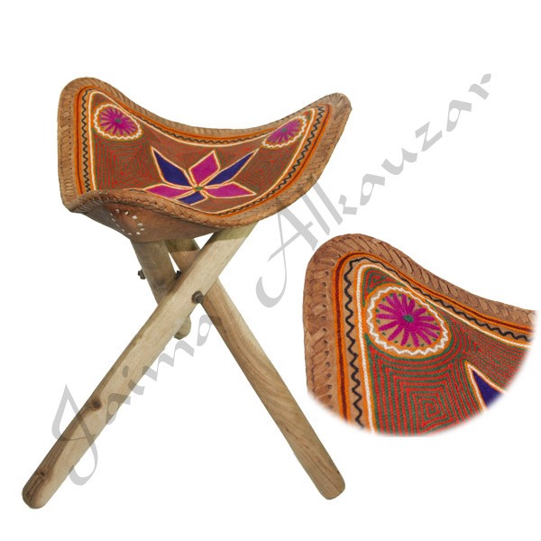 Taburete - Tripode Desmontable - Cuero Bordado