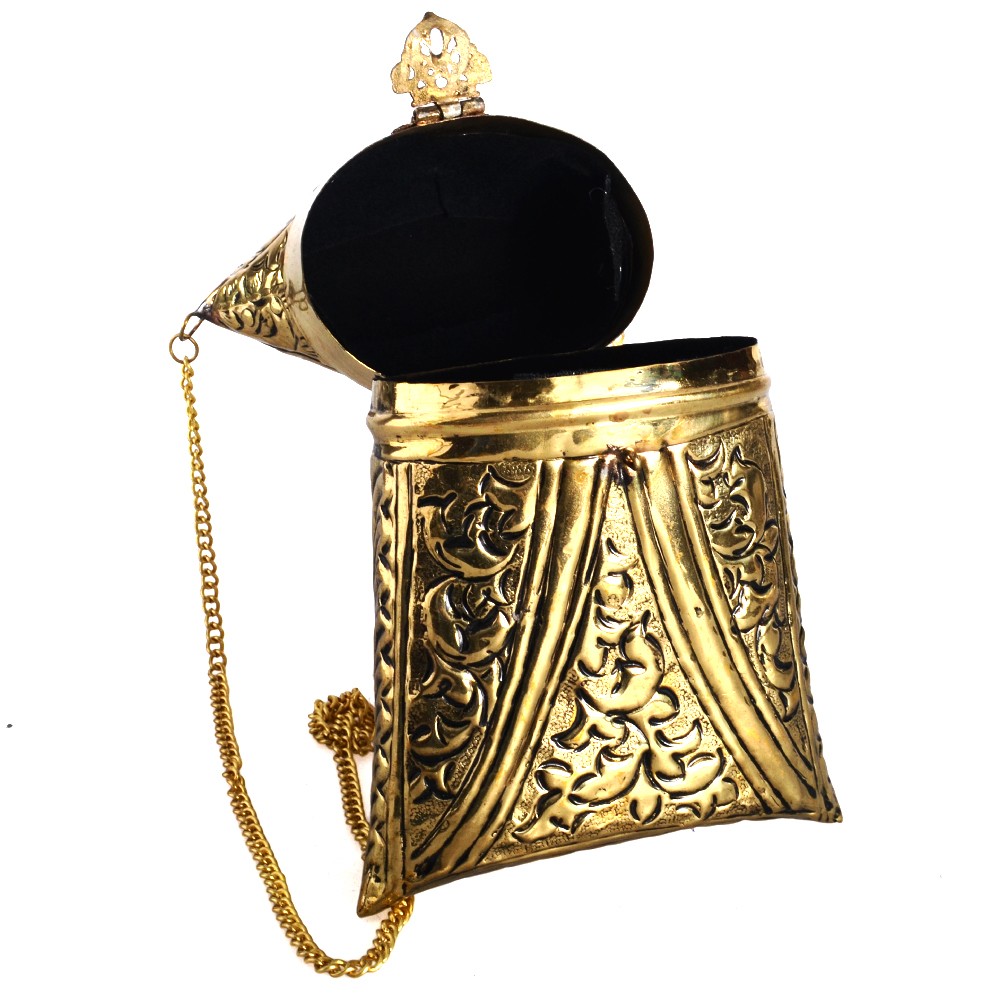 Bolso De Cuerno De Vaca Y Latón - Realizado Artesanalmente - Cadena y Cierre  - Modelo Vertical