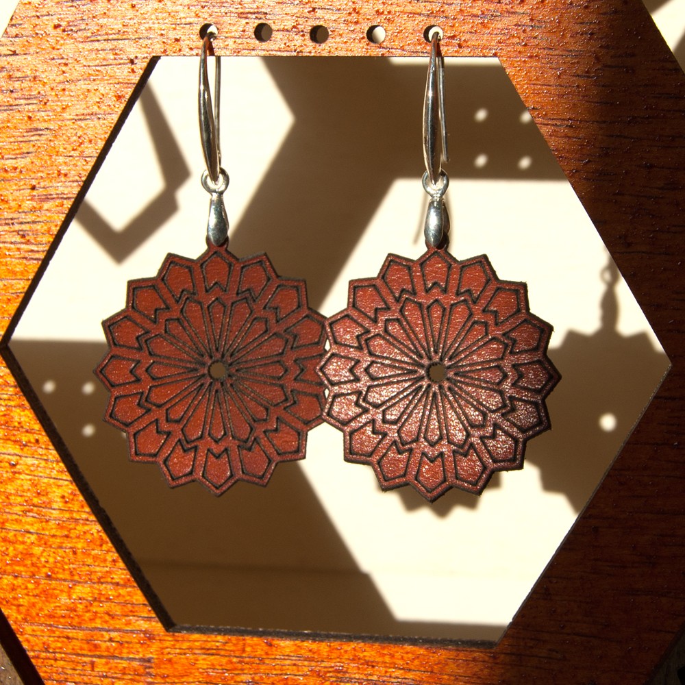 Pendientes de Cuero Grabado - Engarce Plata - Modelo Generalife